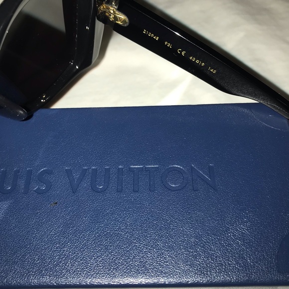 LOUIS VUITTON MONOGRAM IN THE MOOD FOR LOVE SUNGLASSES - Picture 4 of 5